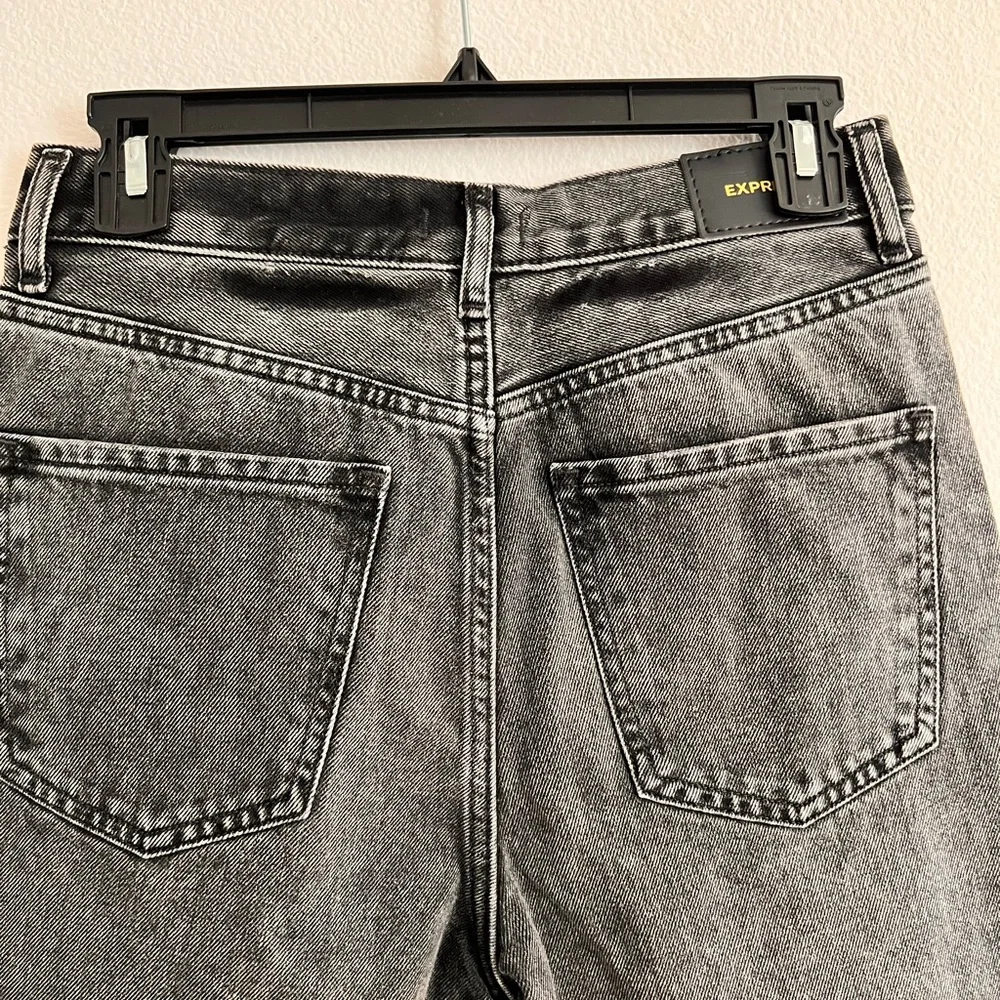 Express women’s Distressed high rise straight ankle Black Jeans. Size 4 - Picture 10 of 12